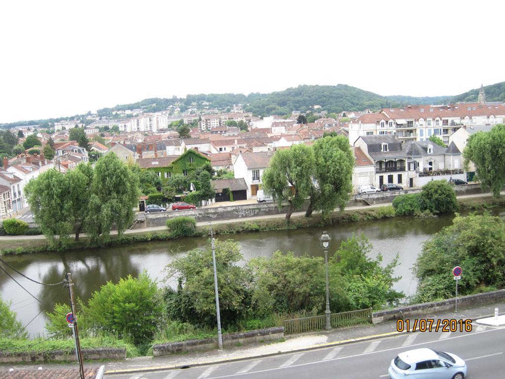 Hotel Le Commerce Neuville  ภายนอก รูปภาพ