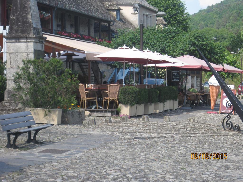Hotel Le Commerce Neuville  ภายนอก รูปภาพ