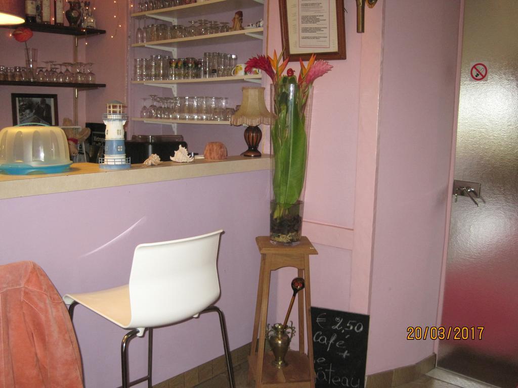 Hotel Le Commerce Neuville  ภายนอก รูปภาพ